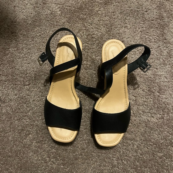 Platform Sandals - Picture 4 of 4